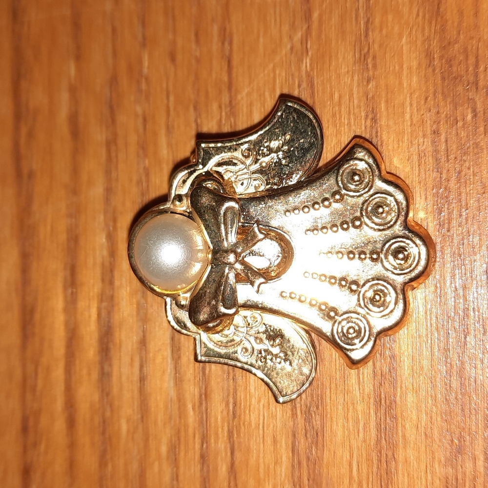 Jane Davis angel pin 1997